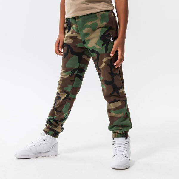 Детски панталони JORDAN ПАНТАЛОНИ ESSENTIALS CAMO PANTS BOY 95a718-e4f цвят каки