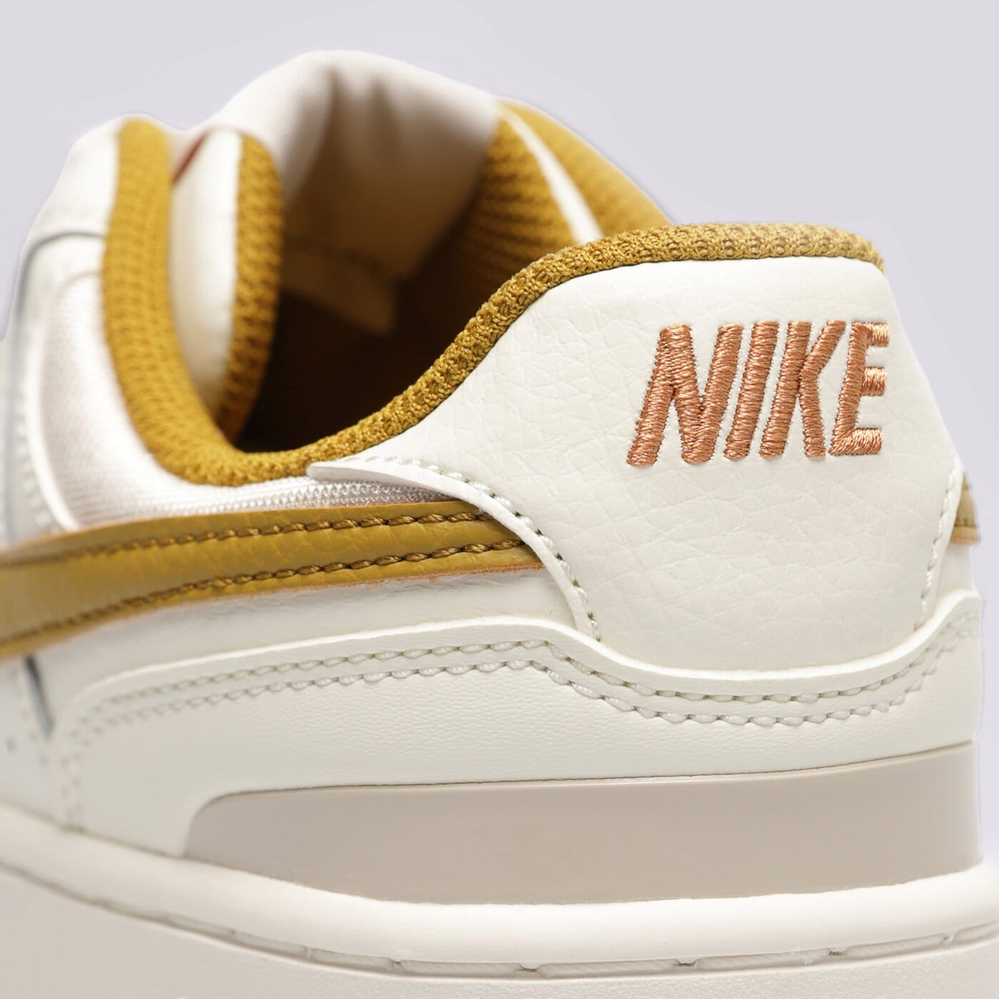 Дамски маратонки NIKE GAMMA FORCE dx9176-105 цвят бежов