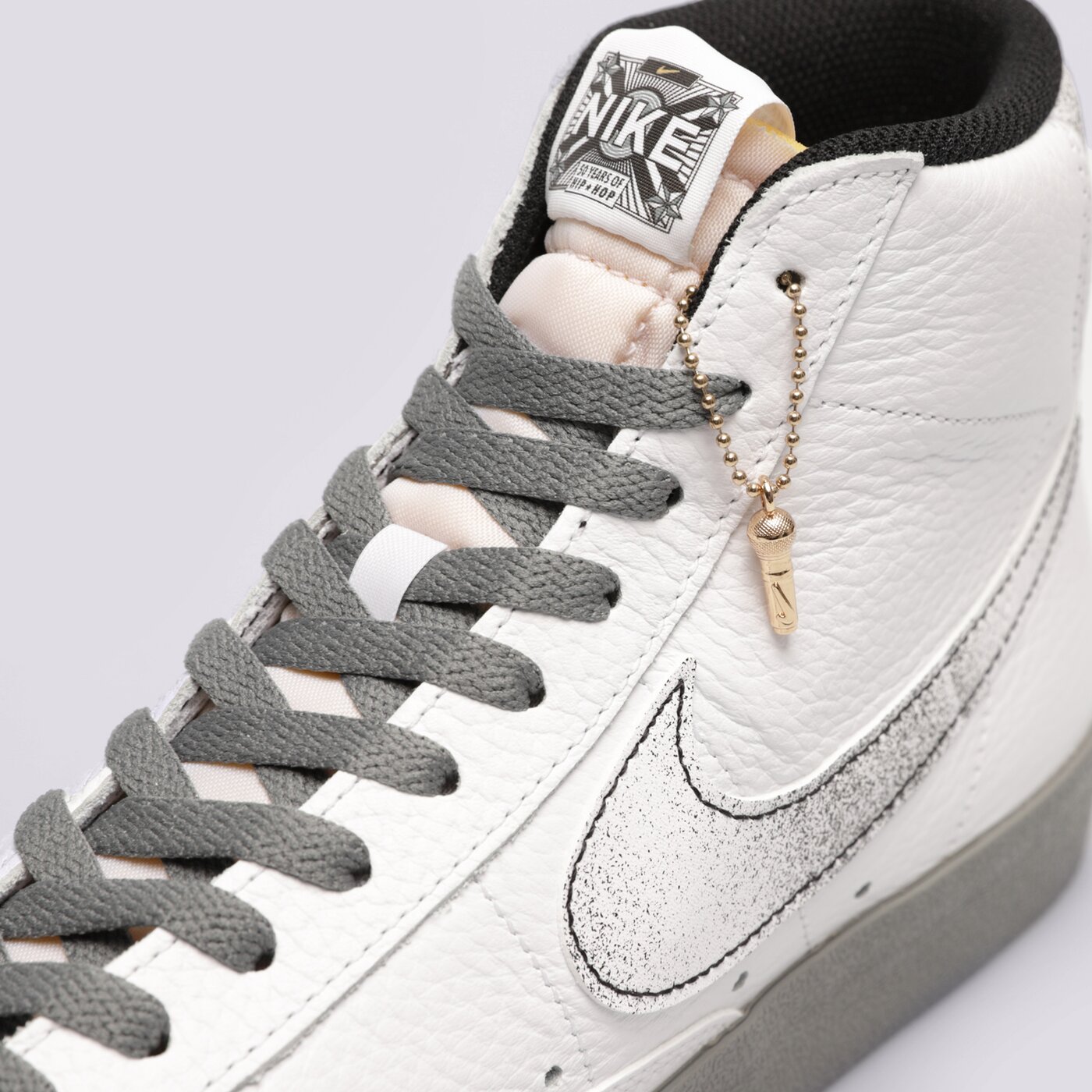 Мъжки маратонки NIKE BLAZER MID '77 EMB dv7194-100 цвят бял