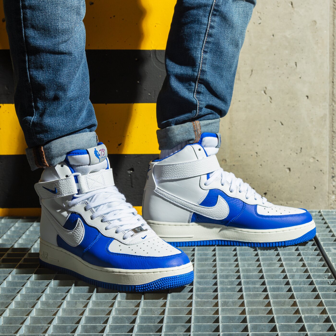 Мъжки маратонки NIKE AIR FORCE 1 HIGH '07 LV8 EMB dc8870-100 цвят бял