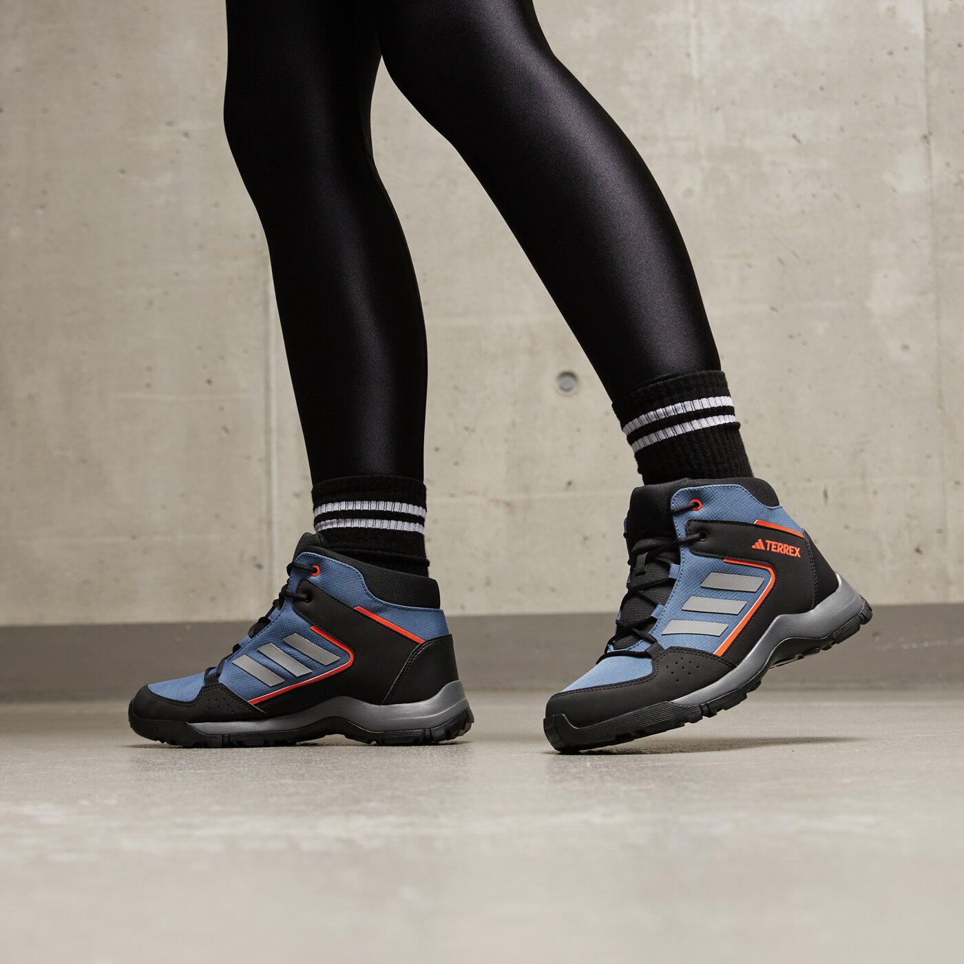 Детски зимни обувки ADIDAS TERREX HYPERHIKER MID K if5700 цвят син