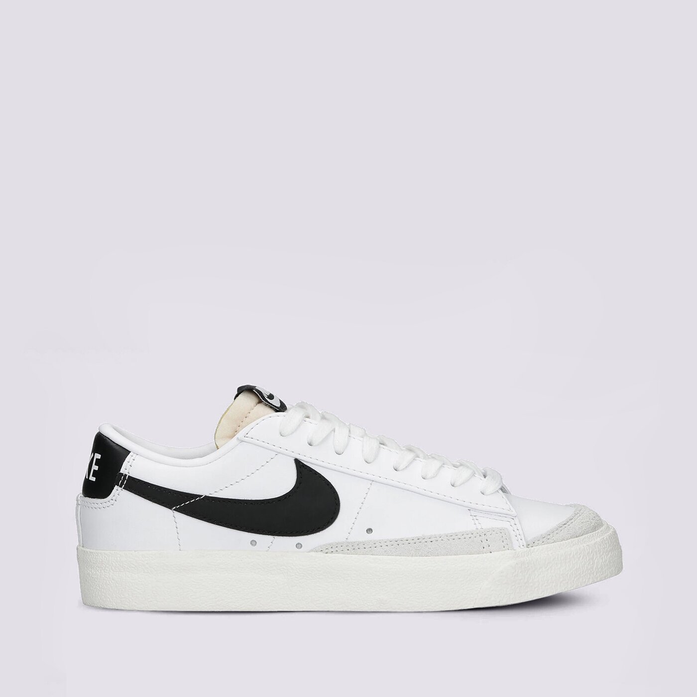 Дамски маратонки NIKE BLAZER LOW '77 dc4769-102 цвят бял