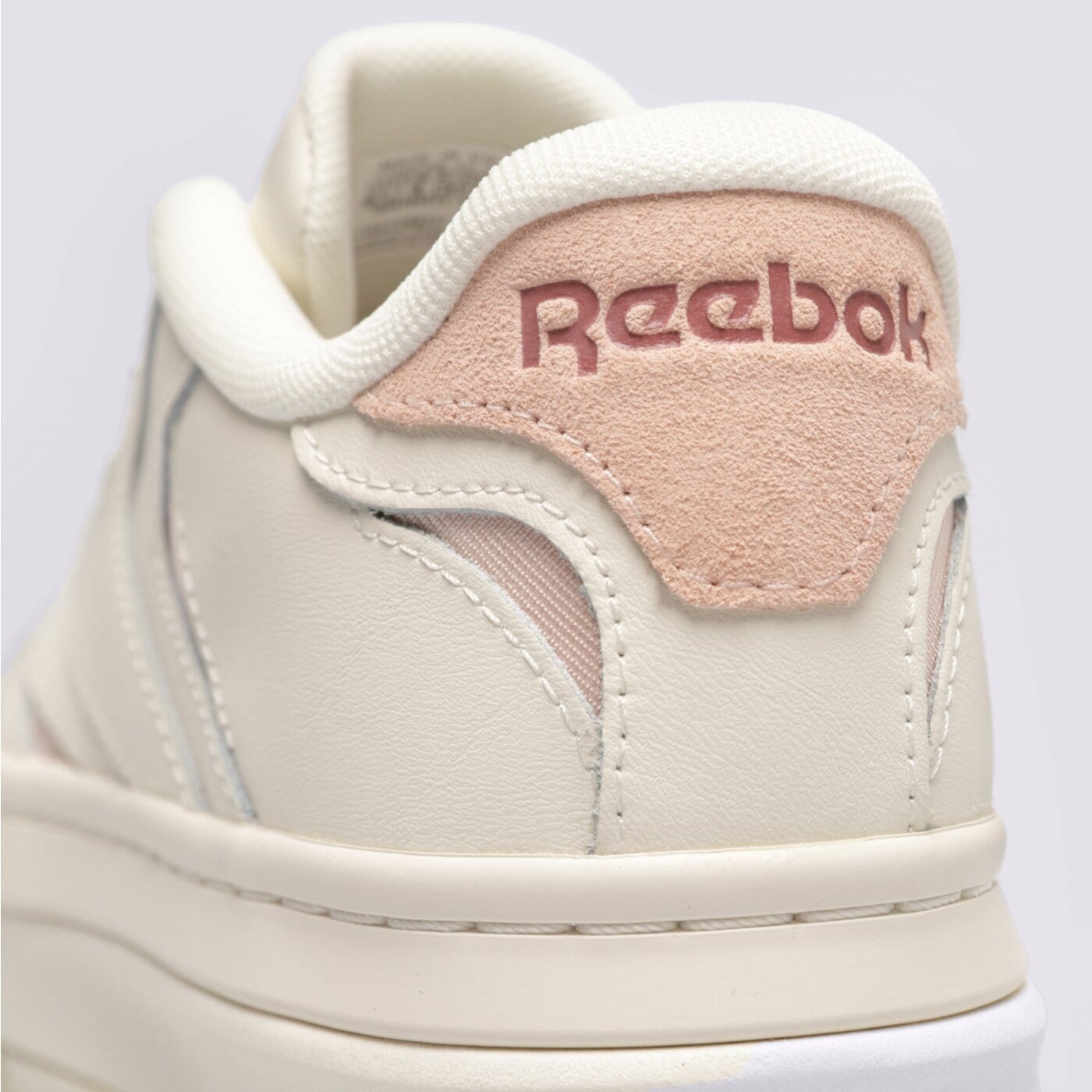 Дамски маратонки REEBOK CLUB C EXTRA 100033105 цвят кремав