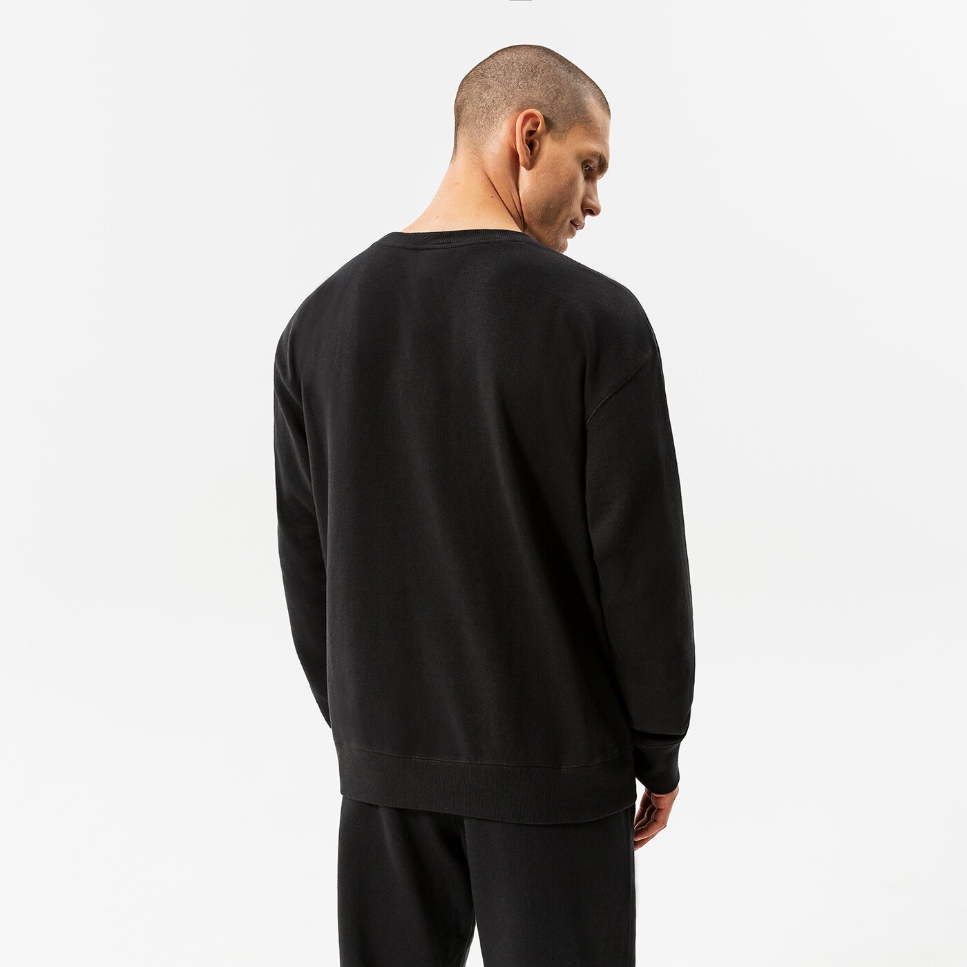 Мъжки суичър NEW BALANCE СУИТЧЪР NB ESSENTIALS UNI-SSENTIALS CREW ut21501bk цвят черен