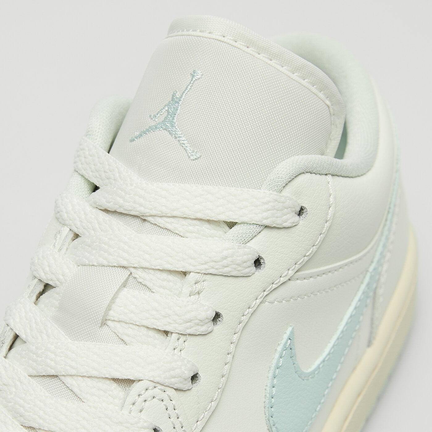 Дамски маратонки WMNS AIR JORDAN 1 LOW dc0774-134 цвят мента