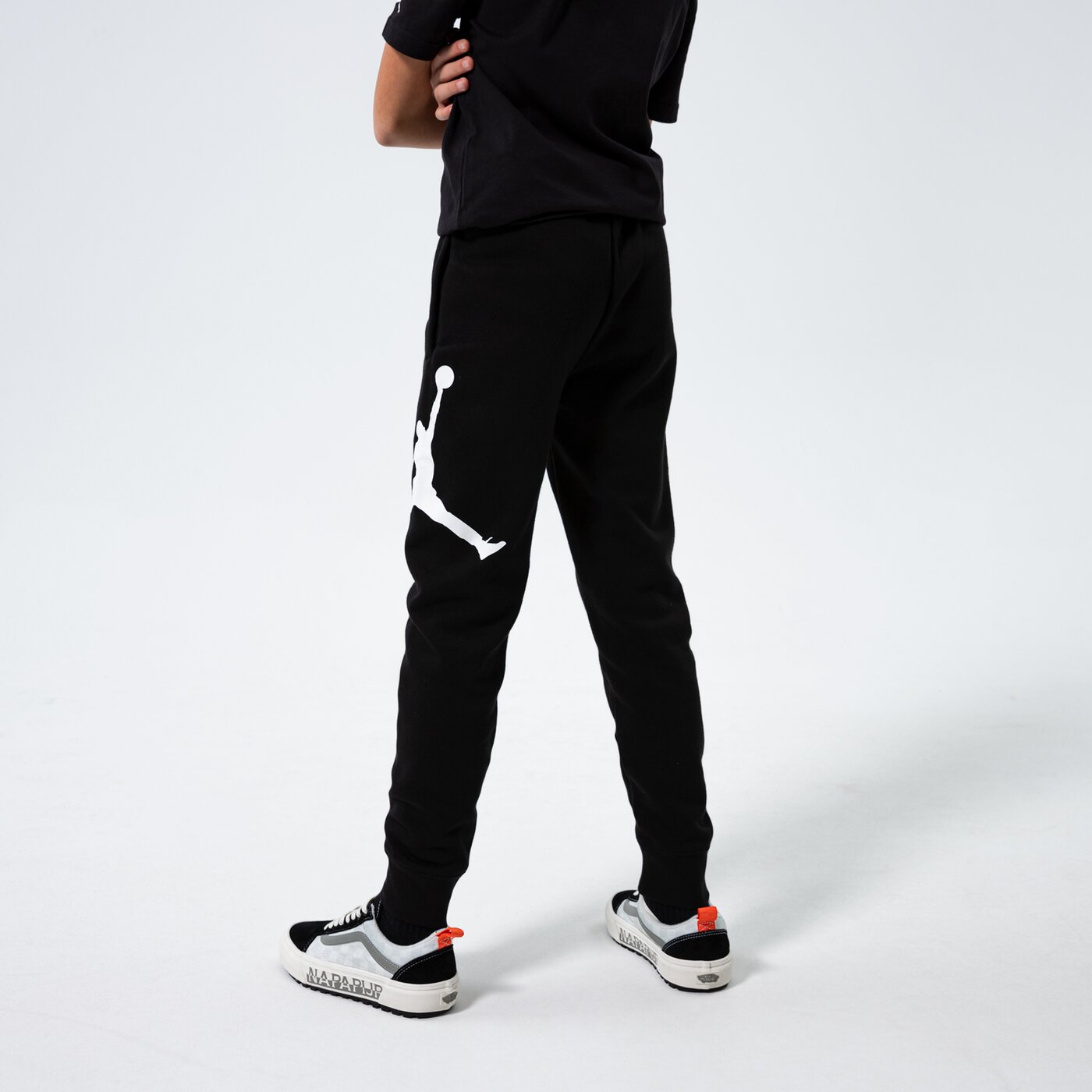 Детски панталони JORDAN ПАНТАЛОНИ JDB JUMPMAN LOGO FLEECE PANT BOY 956327-023 цвят черен
