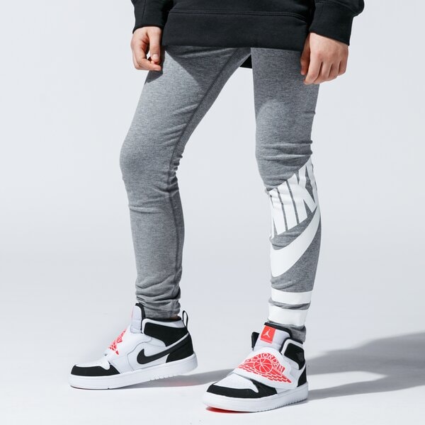 Детски панталони NIKE КЛИН SPORTSWEAR 939447-093 цвят сив