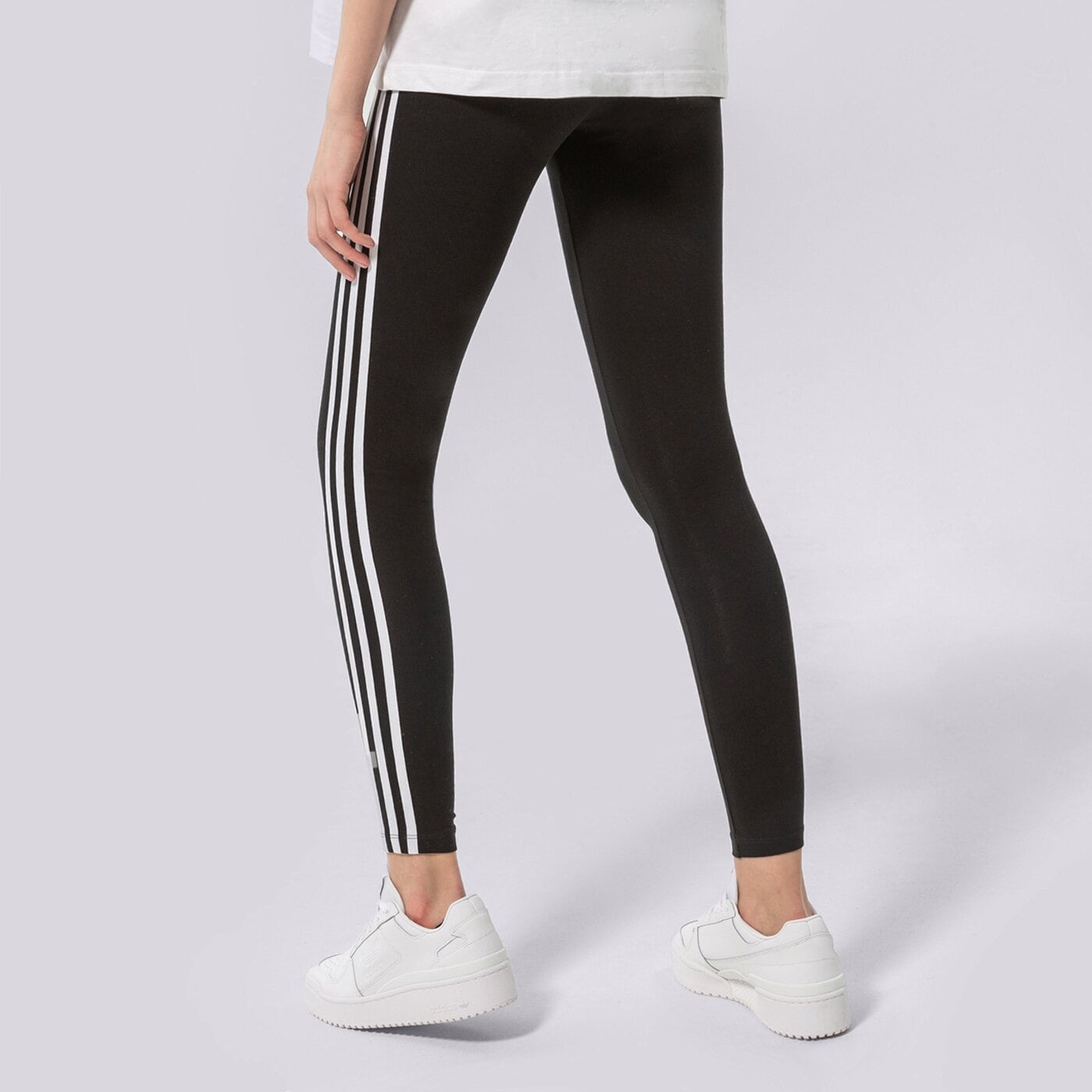 Дамски панталони ADIDAS КЛИН 3 STRIPES TIGHT hd2350 цвят черен