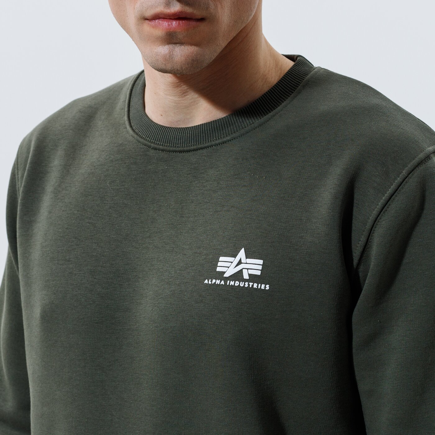 Мъжки суичър ALPHA INDUSTRIES СУИТЧЪР BASIC SWEATER SMALL LOGO 188307-142 цвят каки