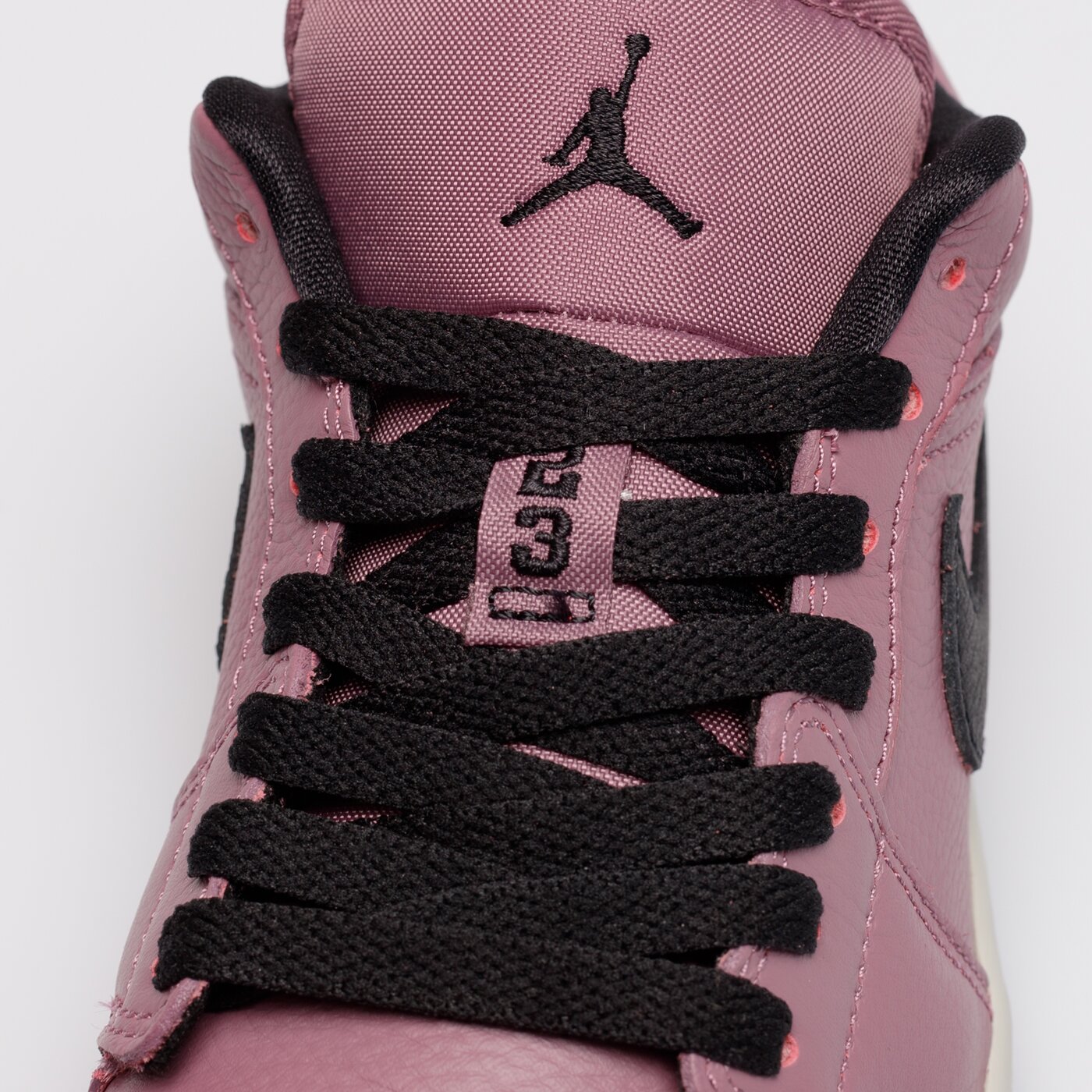 Дамски маратонки AIR JORDAN 1 LOW SE  dc7268-500 цвят виолетов