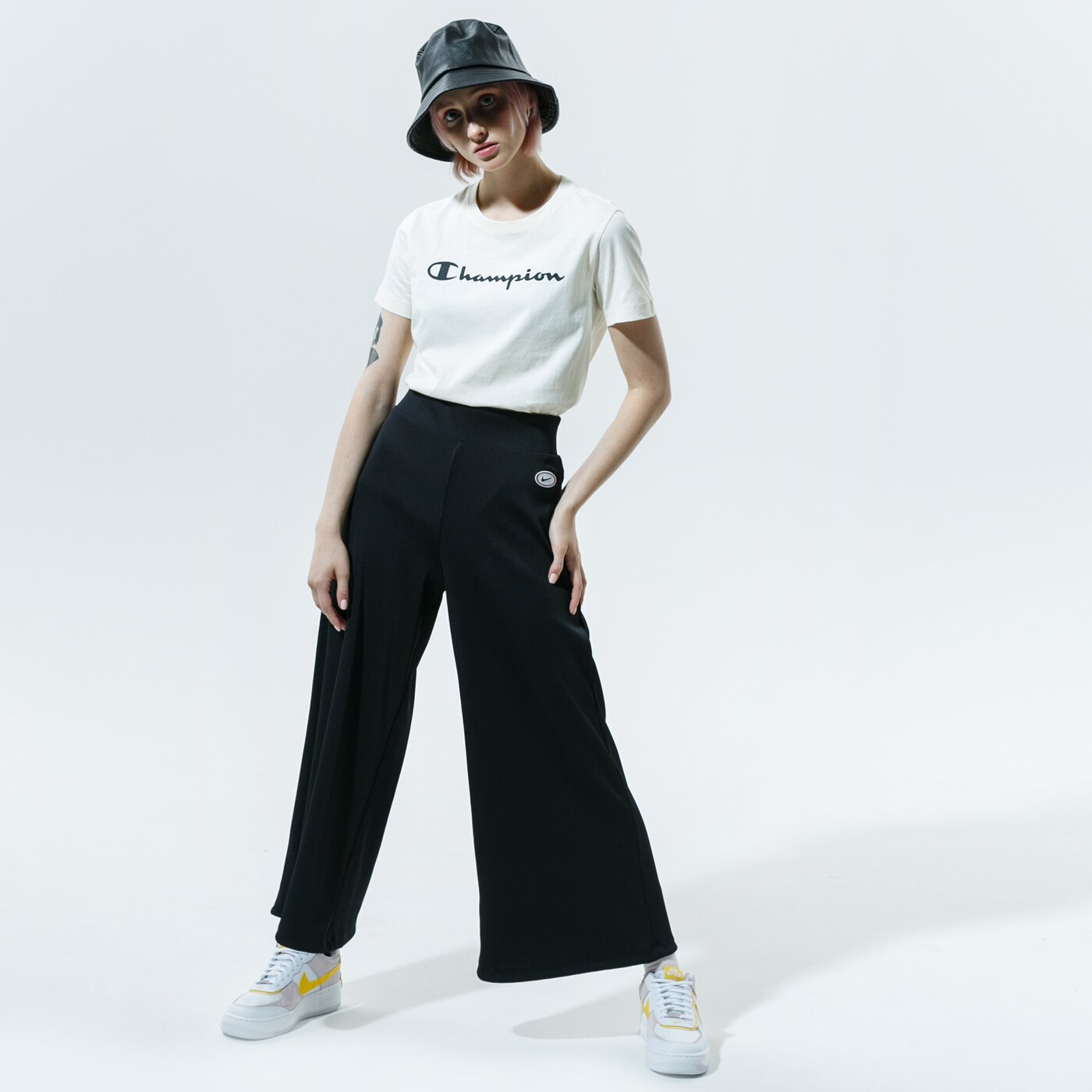 Дамска тениска CHAMPION ТЕНИСКА CREWNECK ТЕНИСКА 113223ww005 цвят бежов