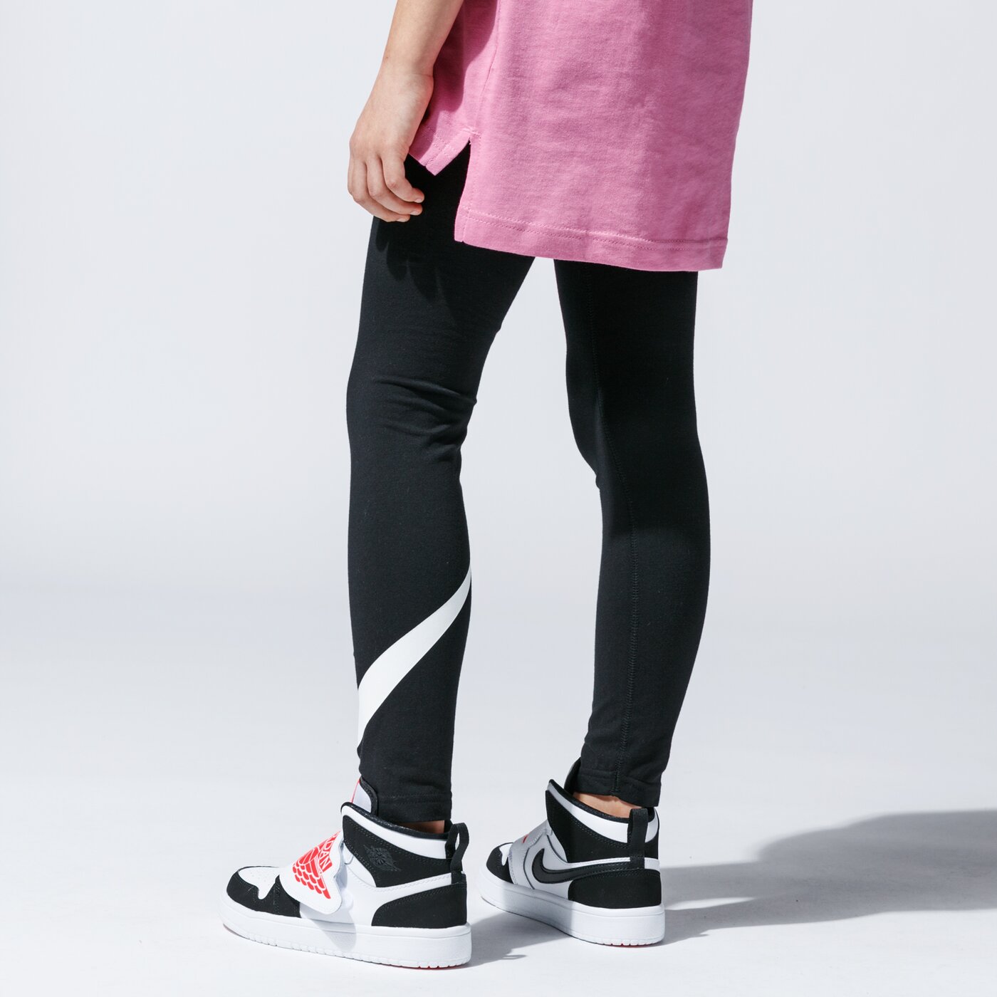 Детски панталони NIKE КЛИН SPORTSWEAR GIRL ar4076-010 цвят черен