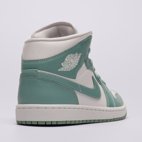Дамски маратонки WMNS AIR JORDAN 1 MID bq6472-138 цвят бял