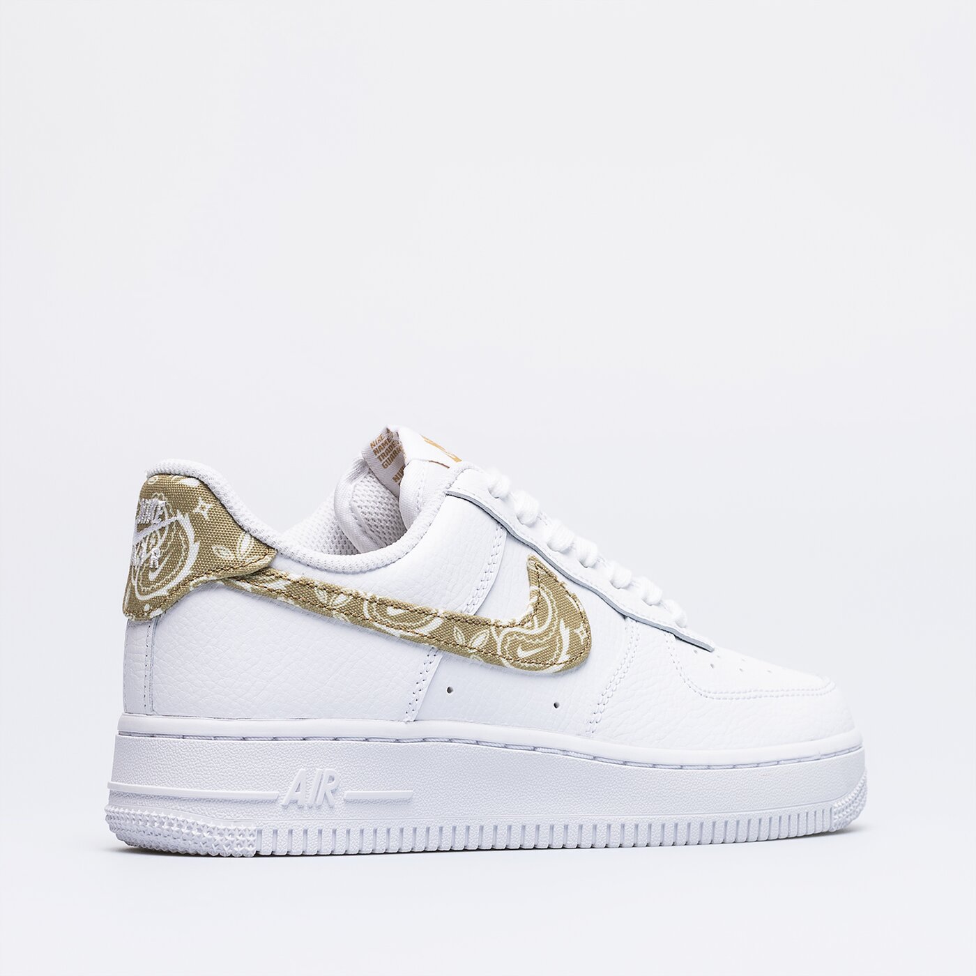 Дамски маратонки W AIR FORCE 1 '07 ESS dj9942-101 цвят бял