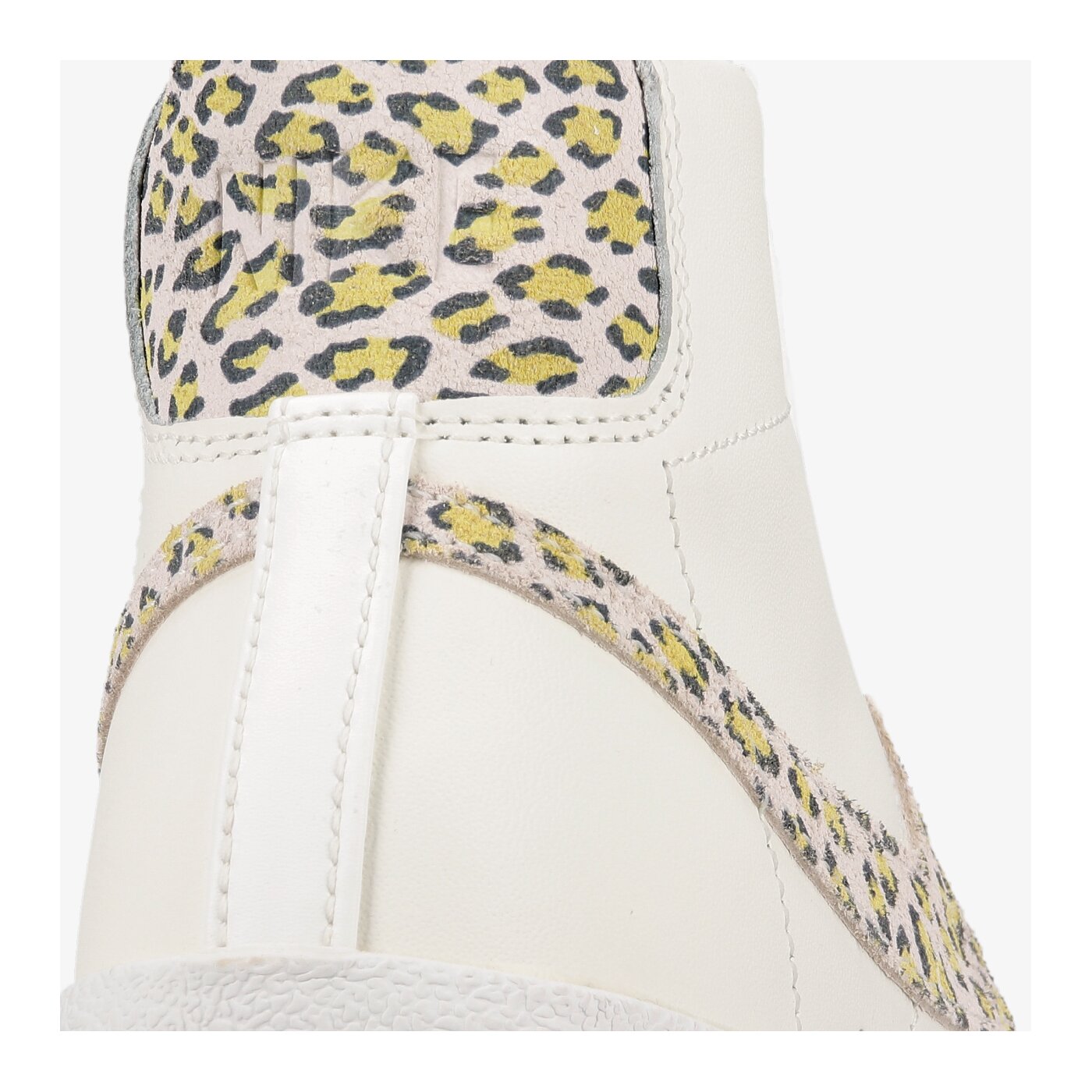 Дамски маратонки NIKE W BLAZER MID '77 SE dh9633-100 цвят бежов