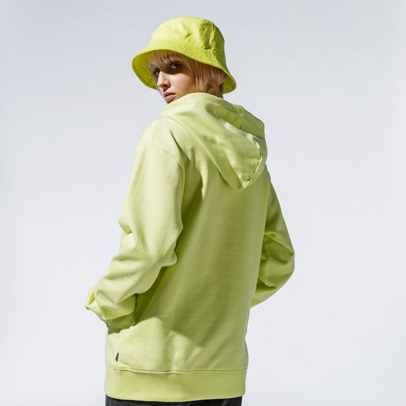 Дамски суичър VANS СУИТЧЪР С КАЧУЛКА WM FLYING V BF FT HOODIE SUNNY LIME vn0a5ar4tcy1 цвят зелен