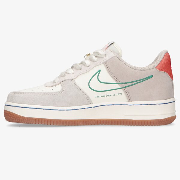 Дамски маратонки NIKE AIR FORCE 1 '07 SE da8302-100 цвят бежов