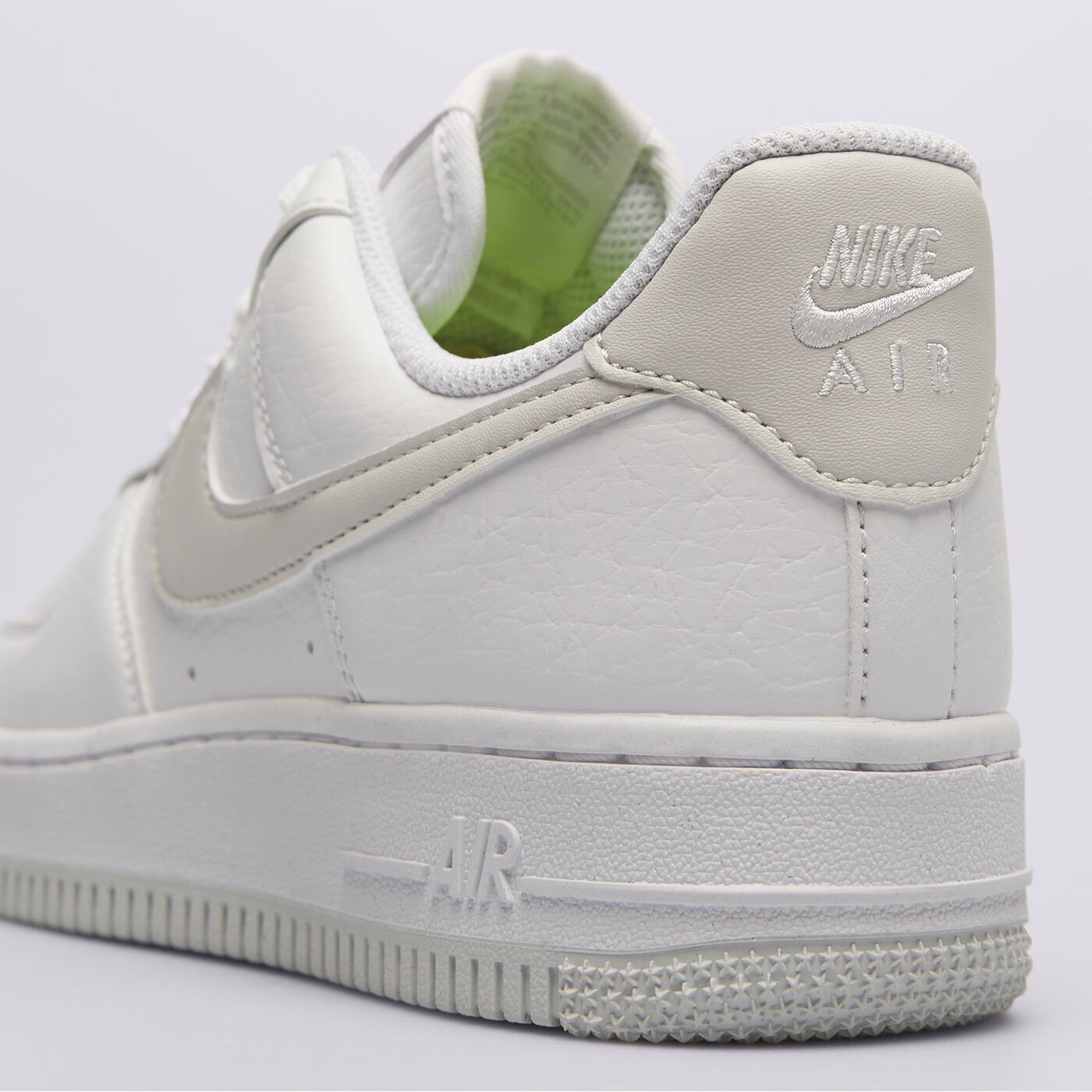 Дамски маратонки NIKE AIR FORCE 1 '07 SE dv3808-104 цвят бял