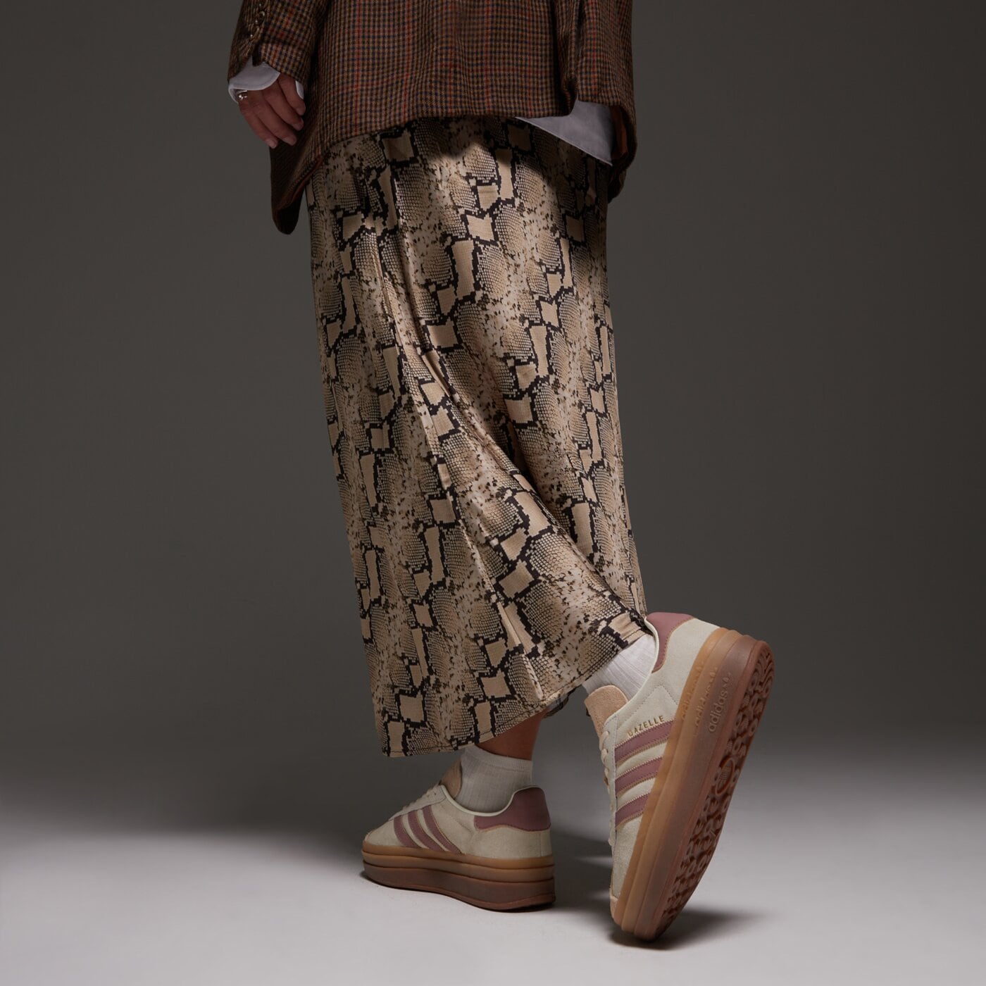 Дамски маратонки ADIDAS GAZELLE BOLD W js3893 цвят бежов