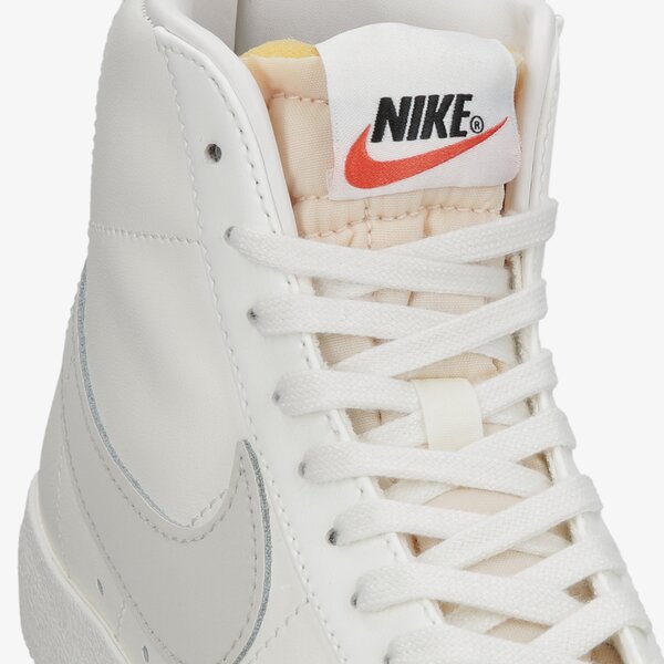 Дамски маратонки NIKE BLAZER MID '77 cz1055-120 цвят бежов