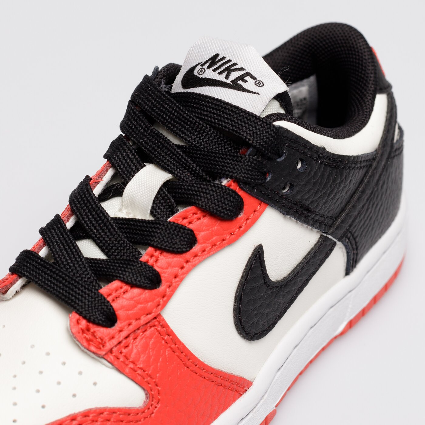 Детски маратонки NIKE DUNK LOW  dc9564-100 цвят бял