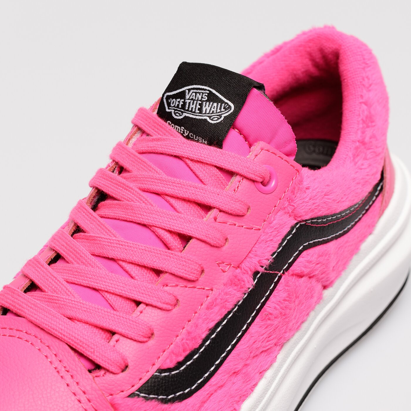 Дамски маратонки VANS UA OLD SKOOL OVERT CC vn0a7q5epnk1 цвят розов