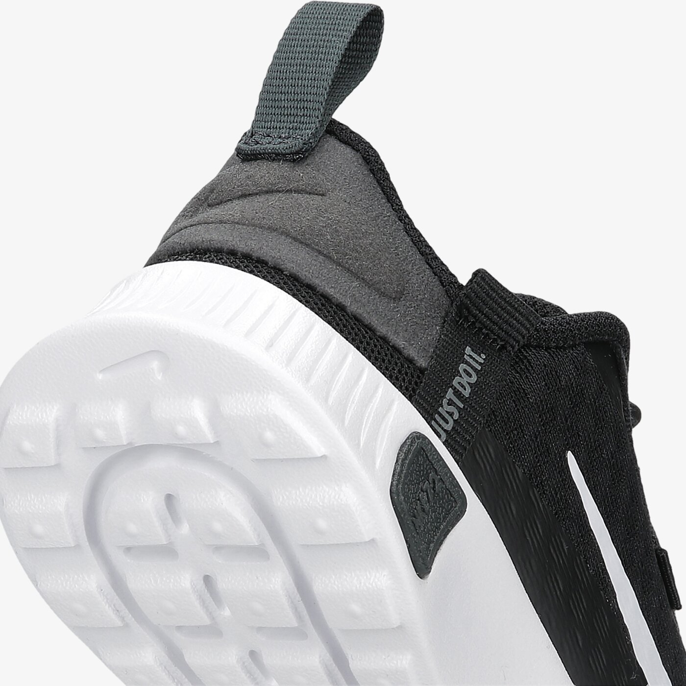 Детски маратонки NIKE REPOSTO da3267-012 цвят черен