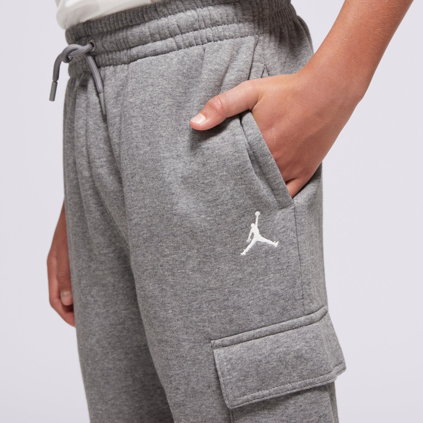 Детски панталони JORDAN ПАНТАЛОНИ MY BROOKLYN ESS FLC CARGO PANT BOY 95f105-geh цвят сив