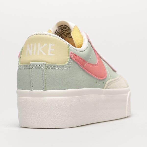 Дамски маратонки NIKE BLAZER LOW PLATFORM dm9464-001 цвят многоцветен