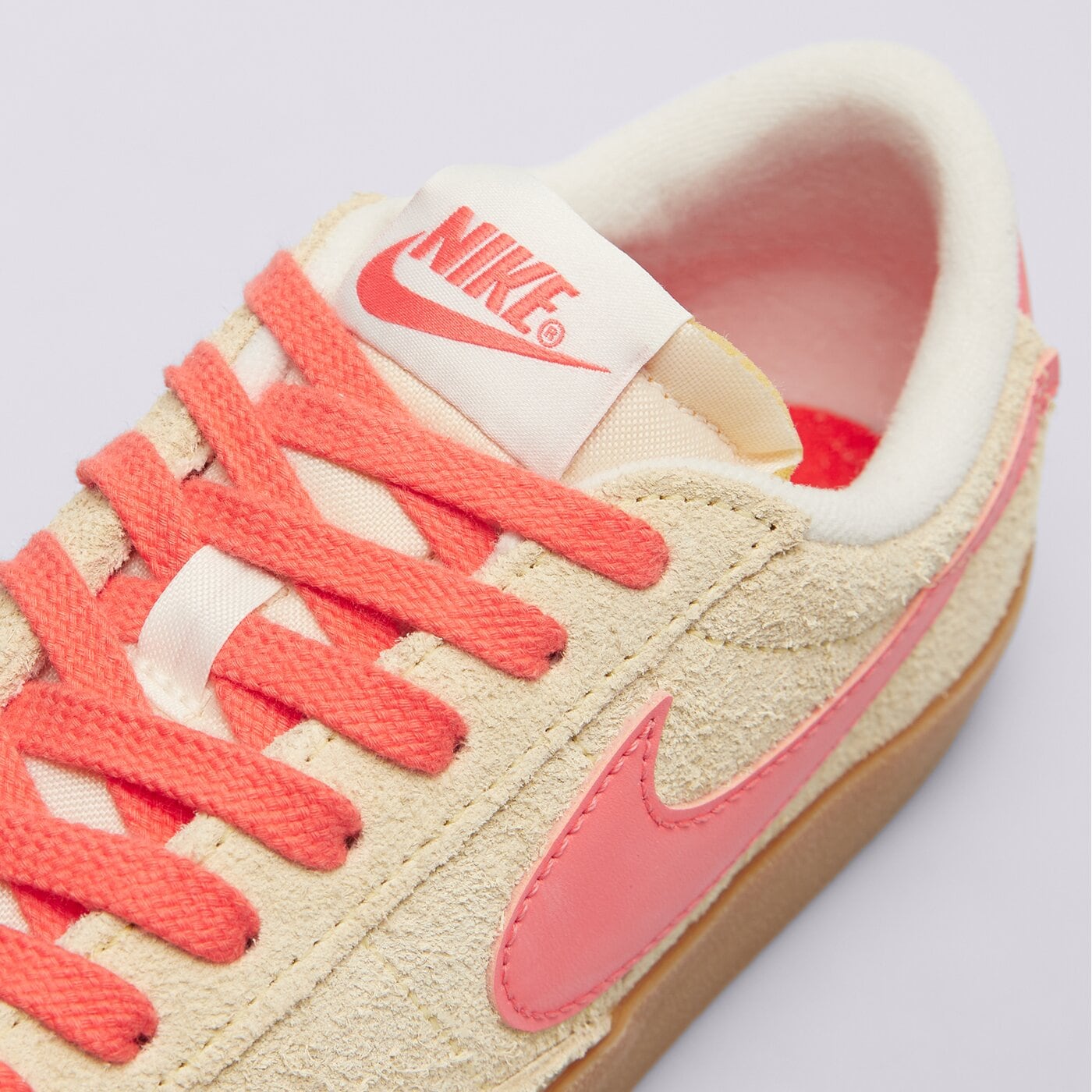 Дамски маратонки NIKE BLAZER LOW '77 VINTAGE fq8060-700 цвят жълт