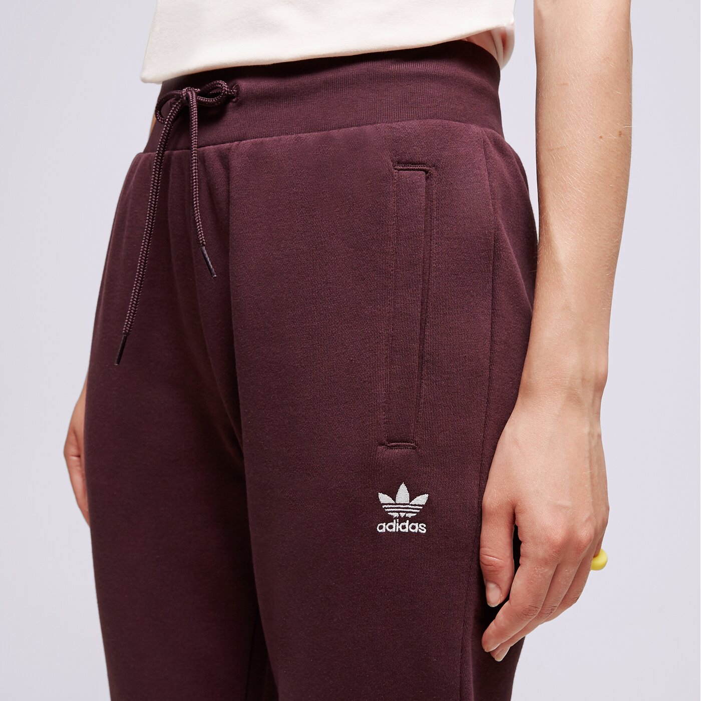 Дамски панталони ADIDAS ПАНТАЛОНИ TREF ESS JOG S'MAR ib2804 цвят кафяв