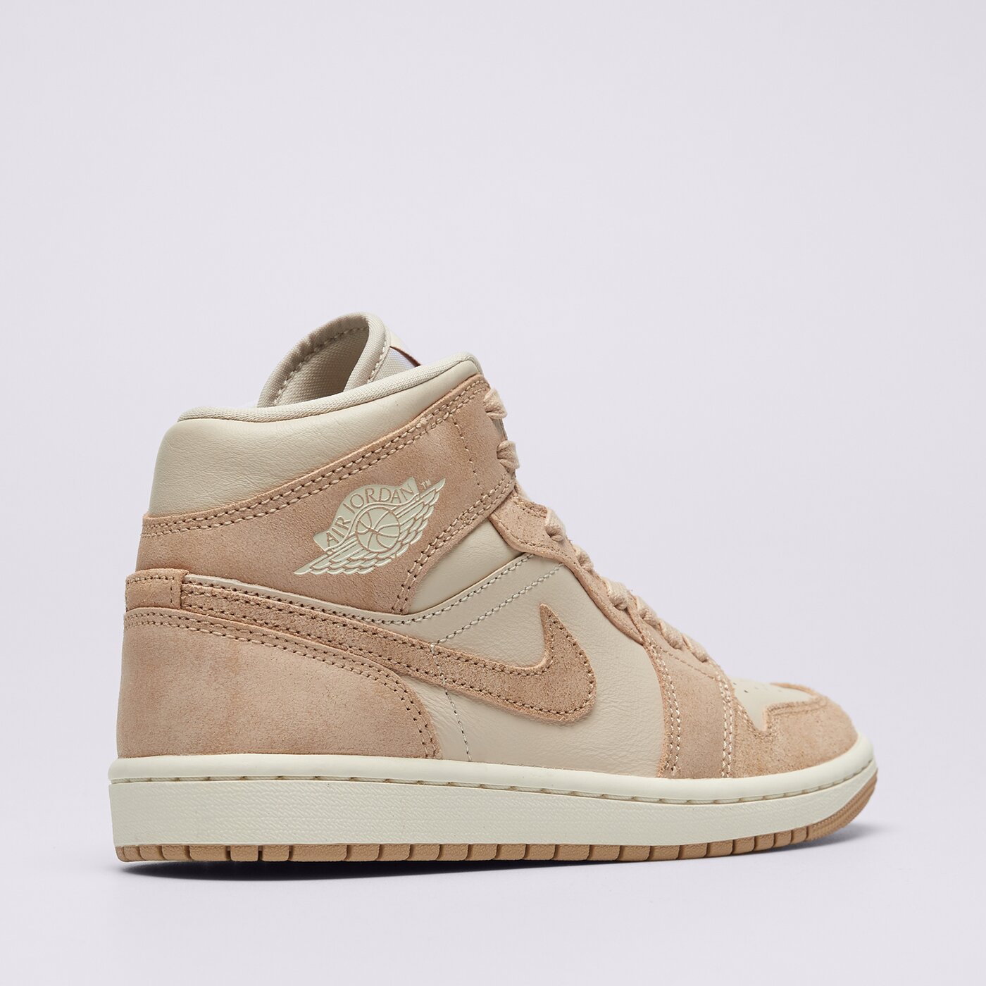 Дамски маратонки WMNS AIR JORDAN 1 MID SE fj3448-200 цвят бежов