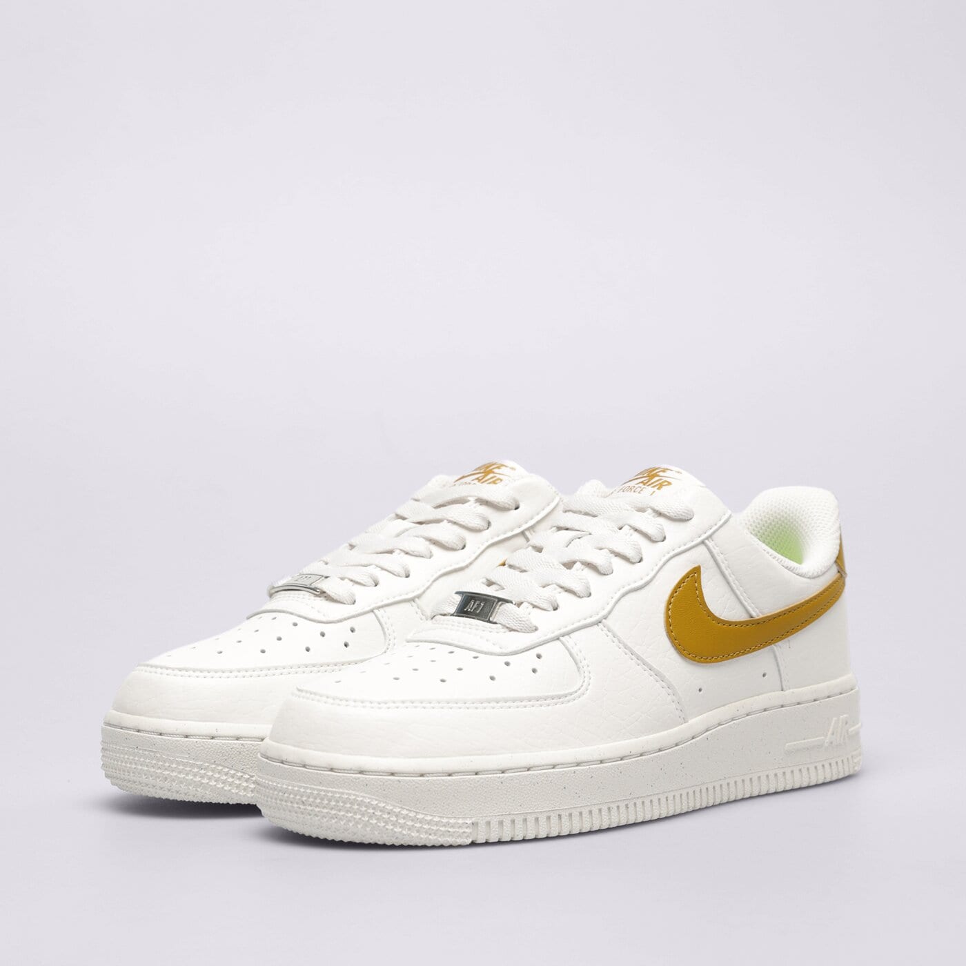 Дамски маратонки NIKE W AIR FORCE 1 '07 NEXT NATURE dv3808-101 цвят бял