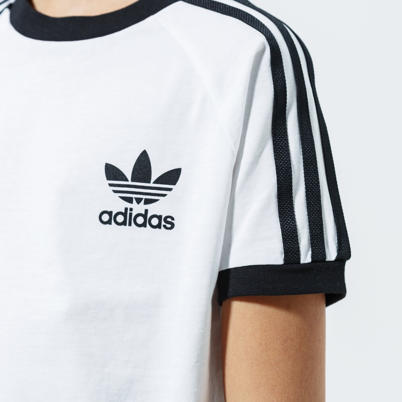 Детска тениска ADIDAS ТЕНИСКА 3STRIPES TEE BOY dv2901 цвят бял