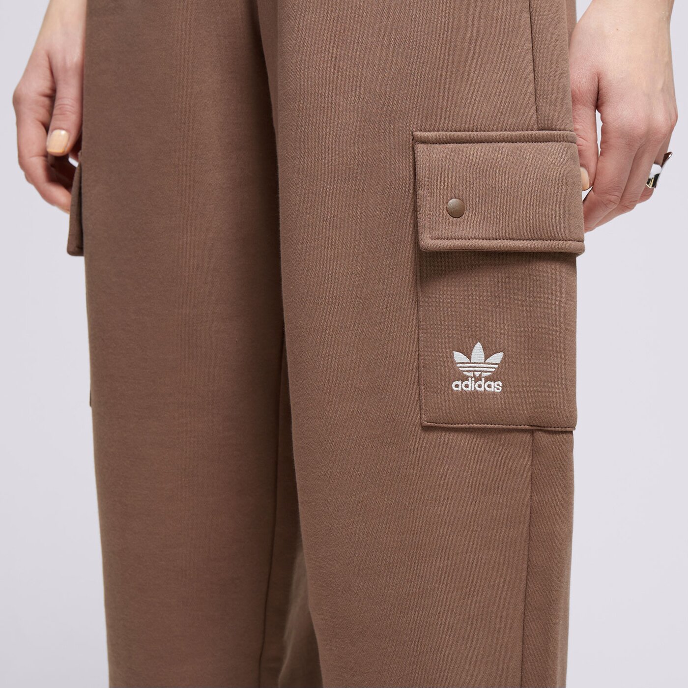 Дамски панталони ADIDAS ПАНТАЛОНИ CARGO JOGGER ir5909 цвят кафяв
