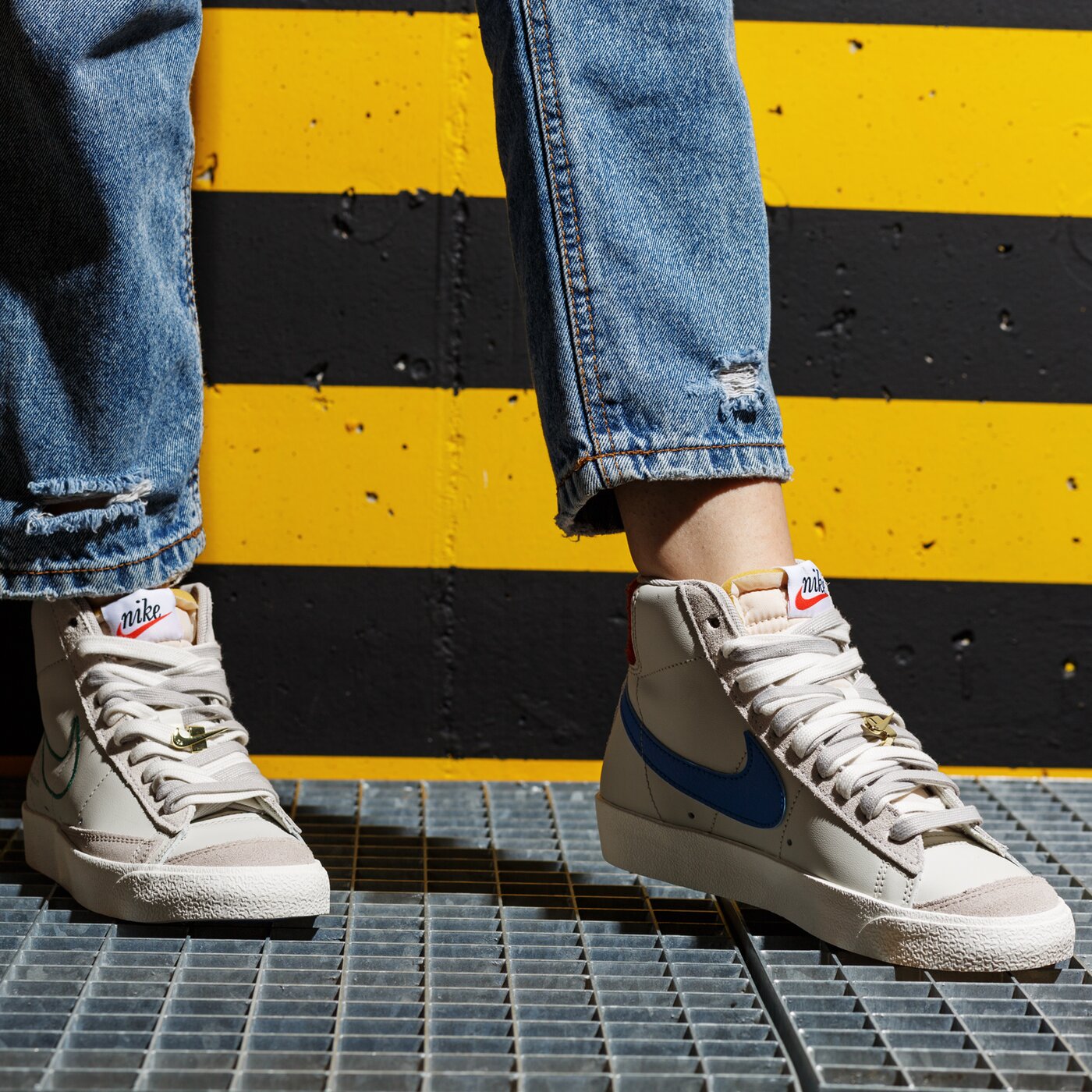 Дамски маратонки NIKE BLAZER MID '77 SE dh6757-001 цвят бежов