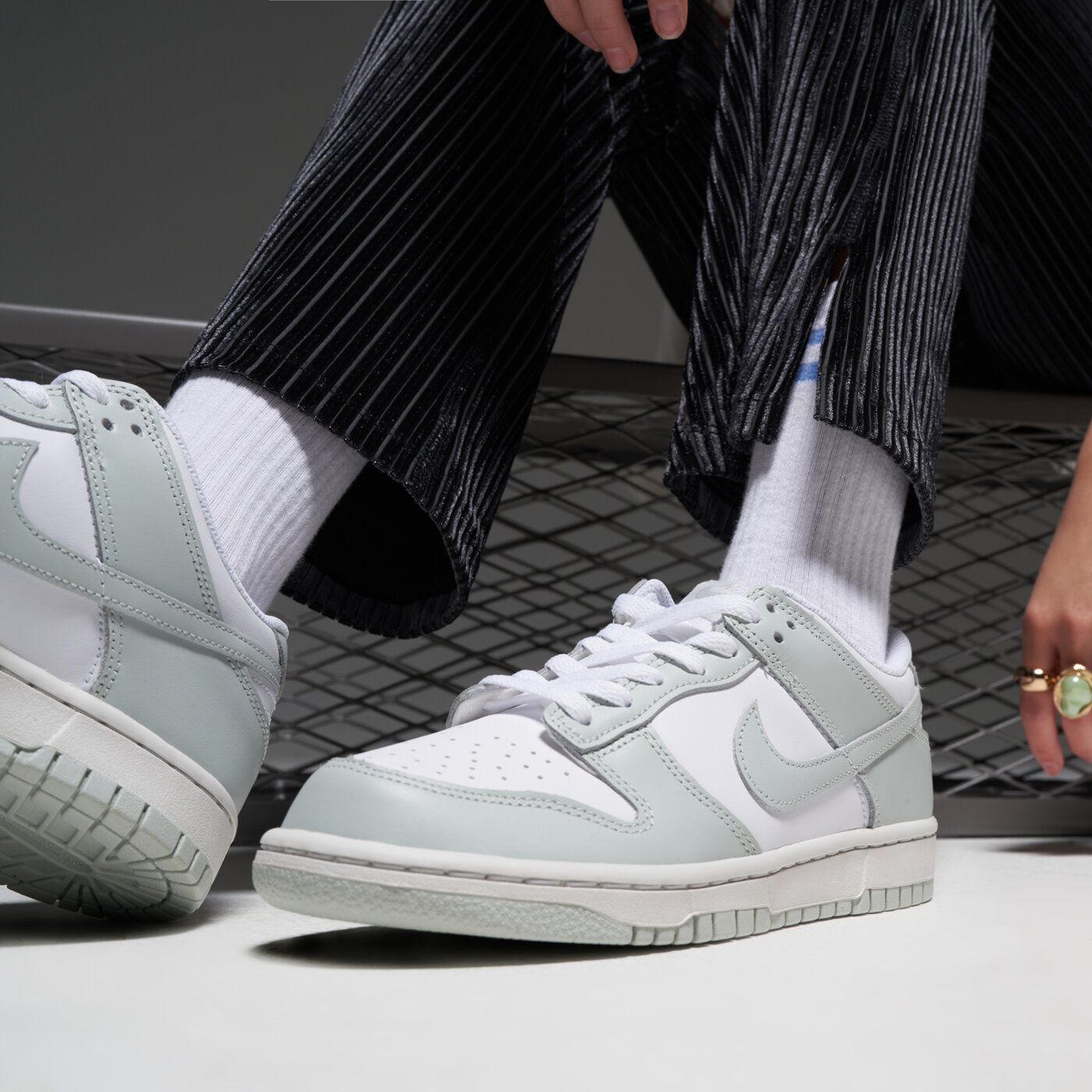 Детски маратонки NIKE DUNK LOW BG fb9109-124 цвят сребърен