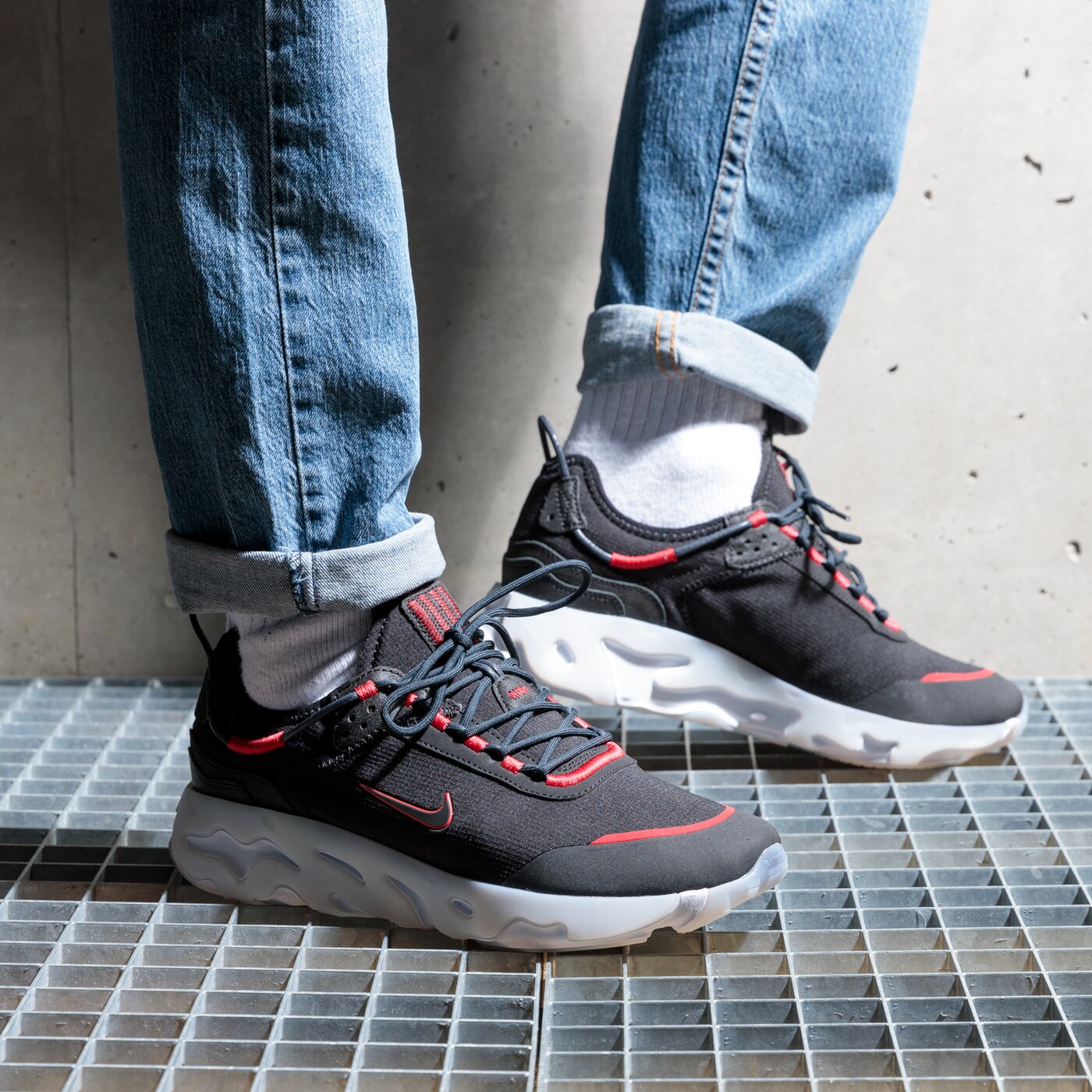 Мъжки маратонки NIKE REACT LIVE SE dd6879-002 цвят черен