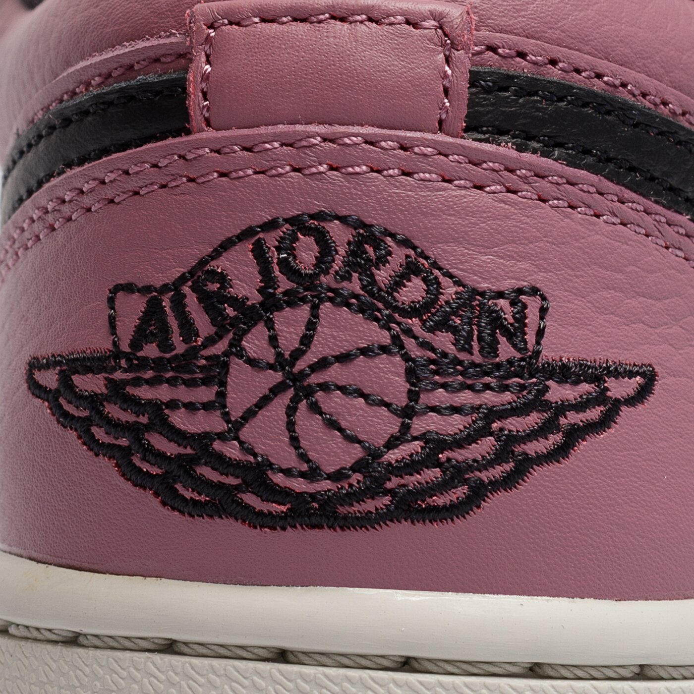 Дамски маратонки AIR JORDAN 1 LOW SE  dc7268-500 цвят виолетов