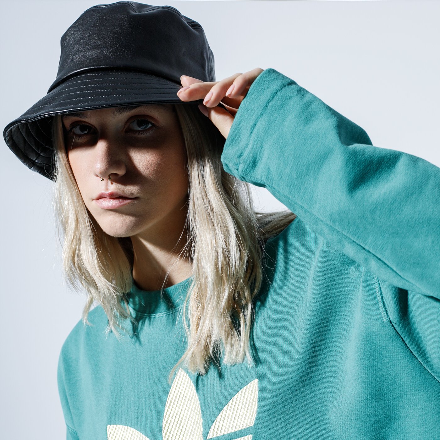 Дамски суичър ADIDAS СУИТЧЪР LG CREW fm2626 цвят зелен