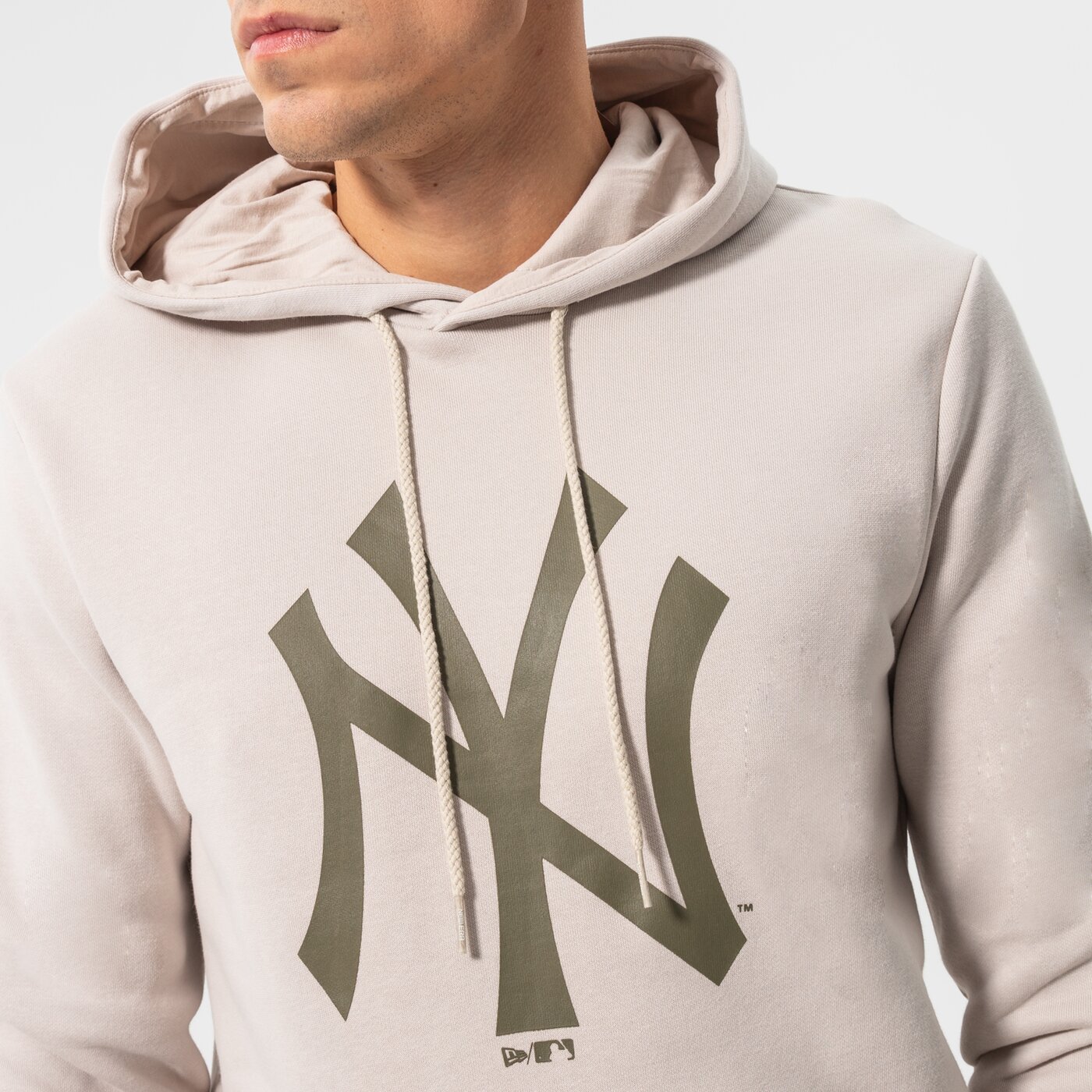 Мъжки суичър NEW ERA СУИТЧЪР С КАЧУЛКА MLB SEAS TEAM LOGO NYY NEW YORK YA 12893130 цвят бежов