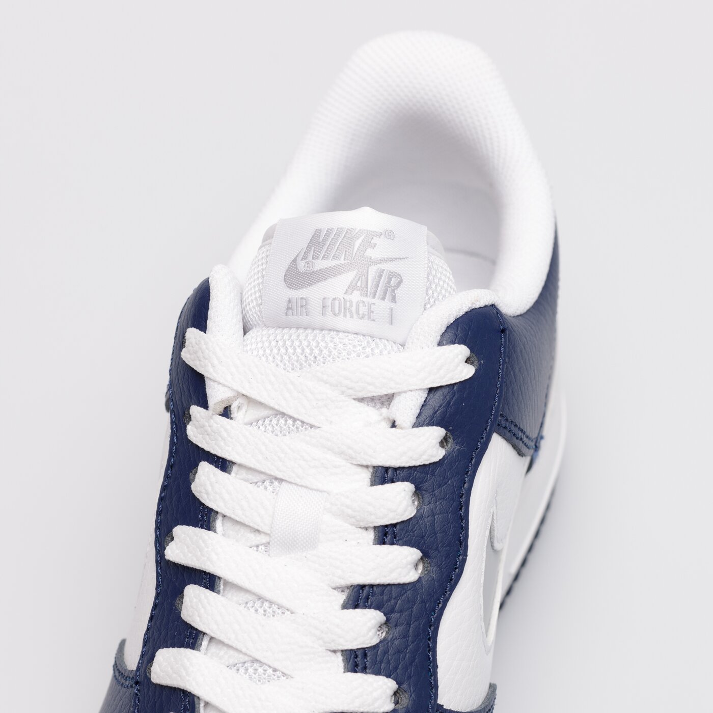 Мъжки маратонки NIKE AIR FORCE 1 dv3501-400 цвят бял