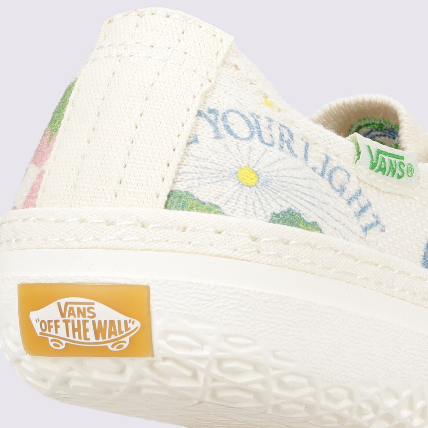 Дамски маратонки VANS UA CIRCLE VEE vn0a4bwlas11 цвят бял