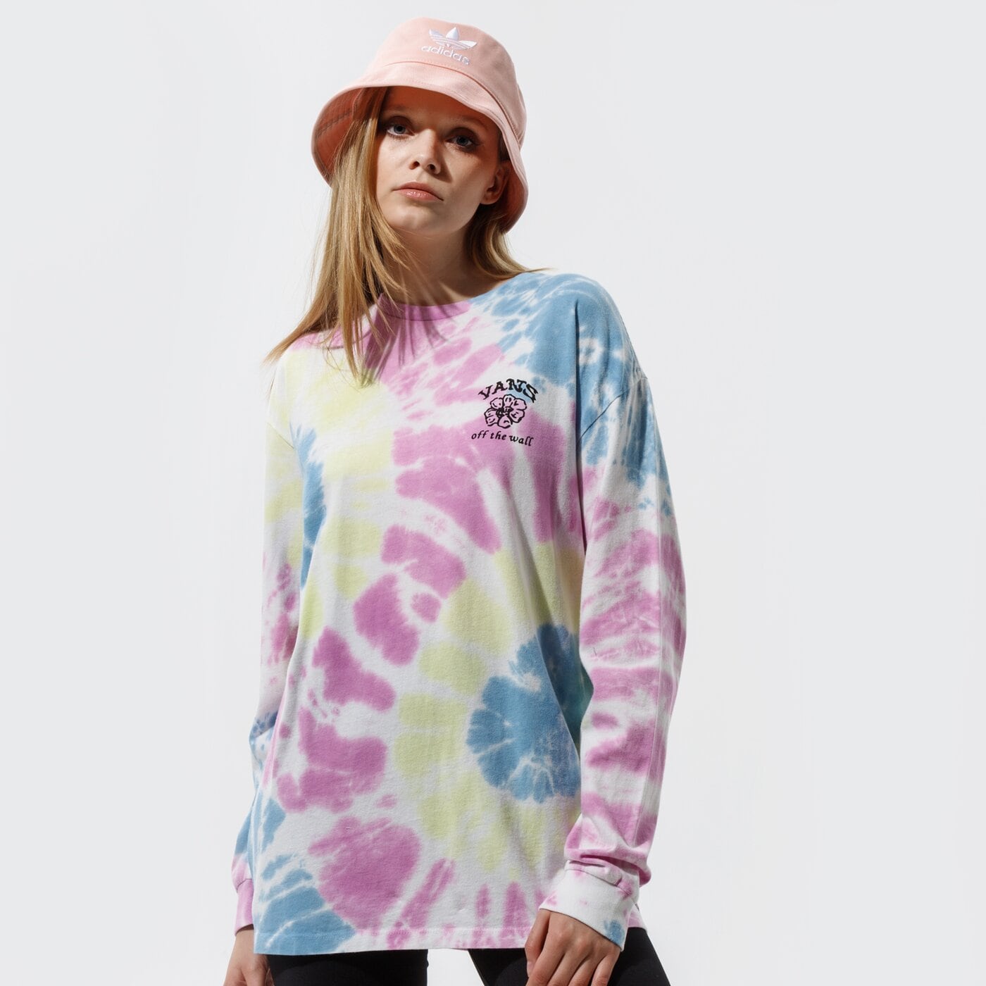 Дамска тениска VANS ТЕНИСКА WM MASC OFF LS OVERSIZED ORCHID vn0a5ett0fs1 цвят многоцветен