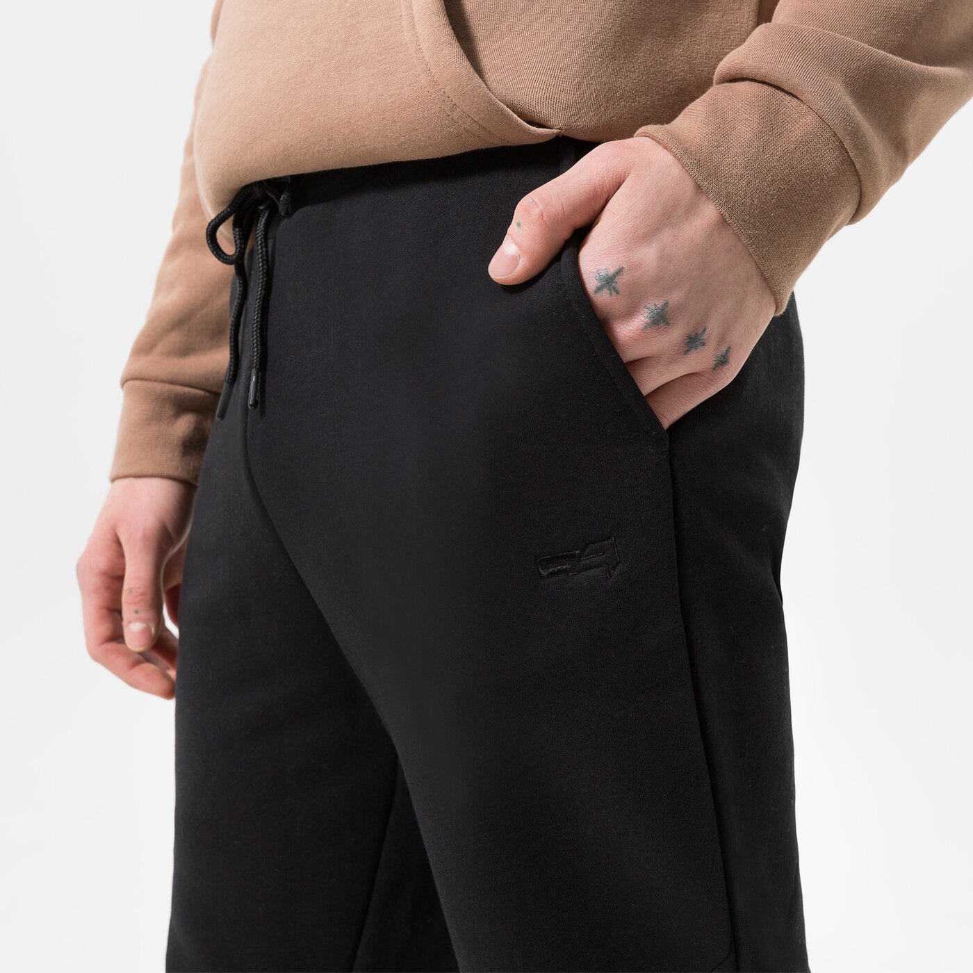 Мъжки панталони CONFRONT ПАНТАЛОНИ ESSENTIAL BLACK cf123spm90001 цвят черен