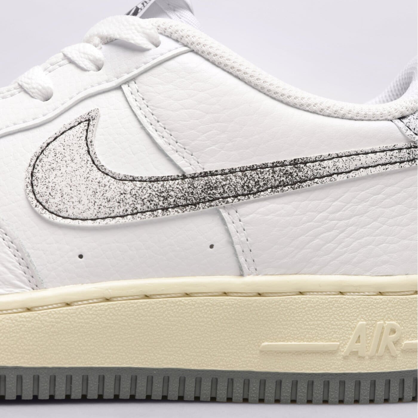 Детски маратонки NIKE AIR FORCE 1 LV8 3 (GS) dx1657-100 цвят бял