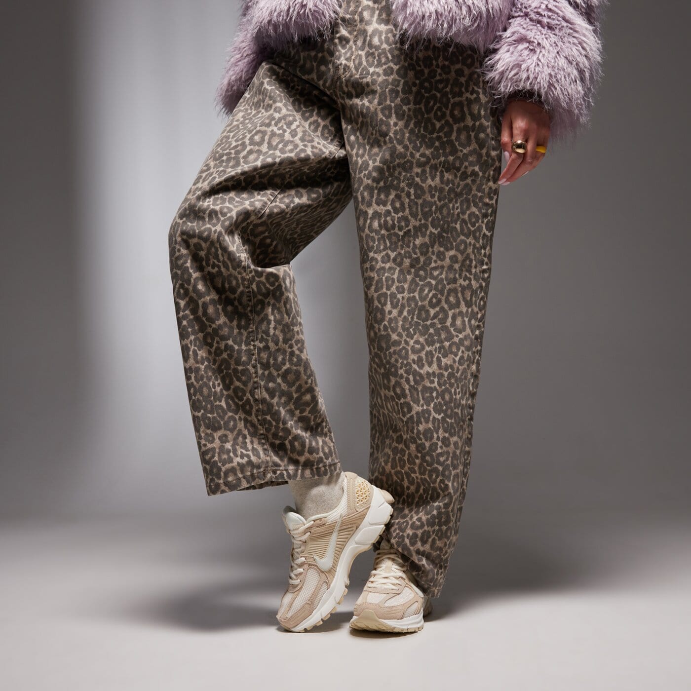 Дамски маратонки NIKE W ZOOM VOMERO 5 hq0458-200 цвят бежов