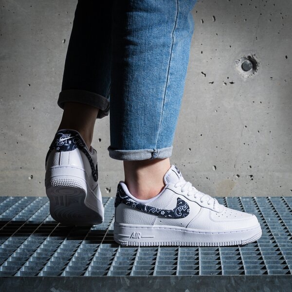 Дамски маратонки NIKE AIR FORCE 1 '07 ESSENTIAL dh4406-101 цвят бял