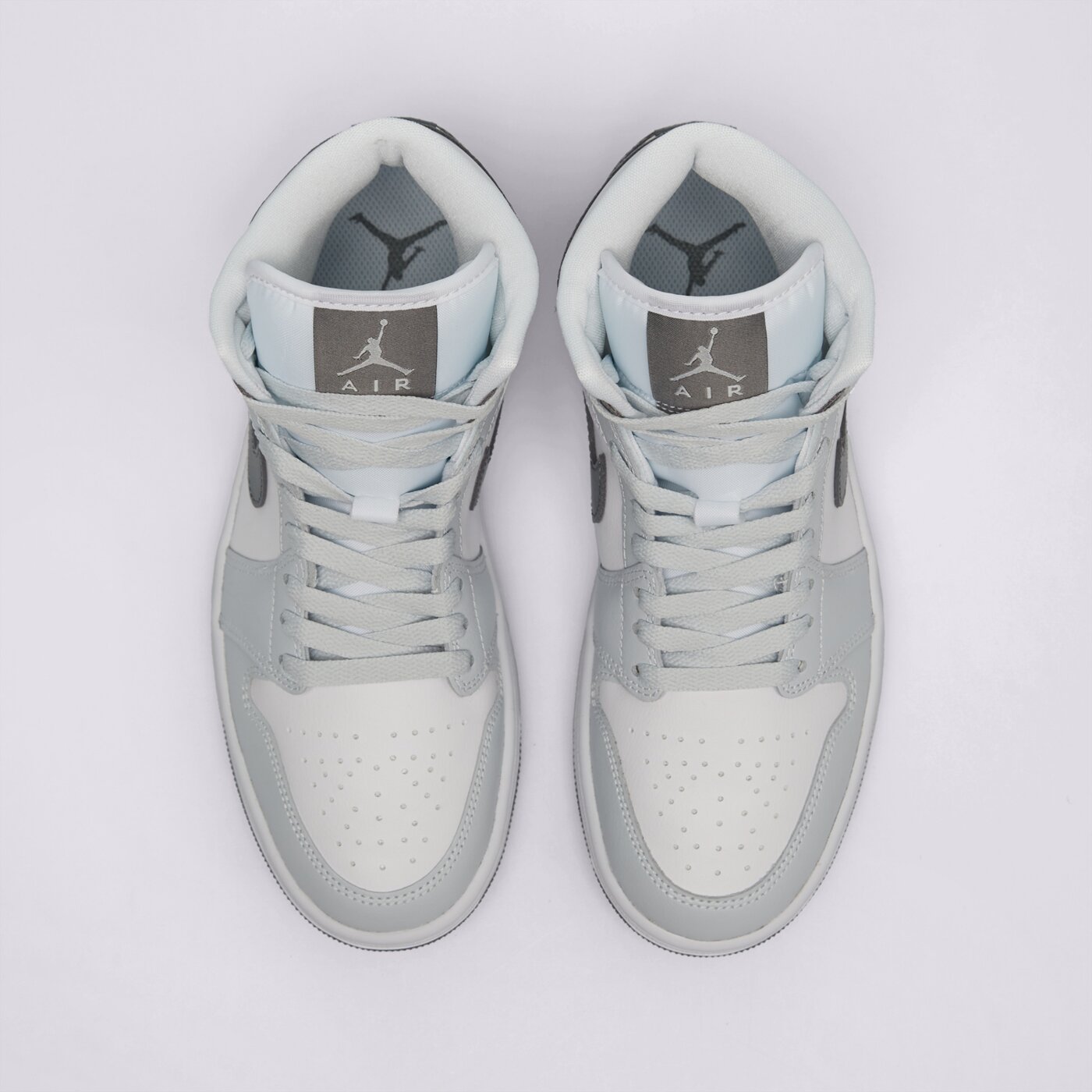 Дамски маратонки WMNS AIR JORDAN 1 MID bq6472-113 цвят бял