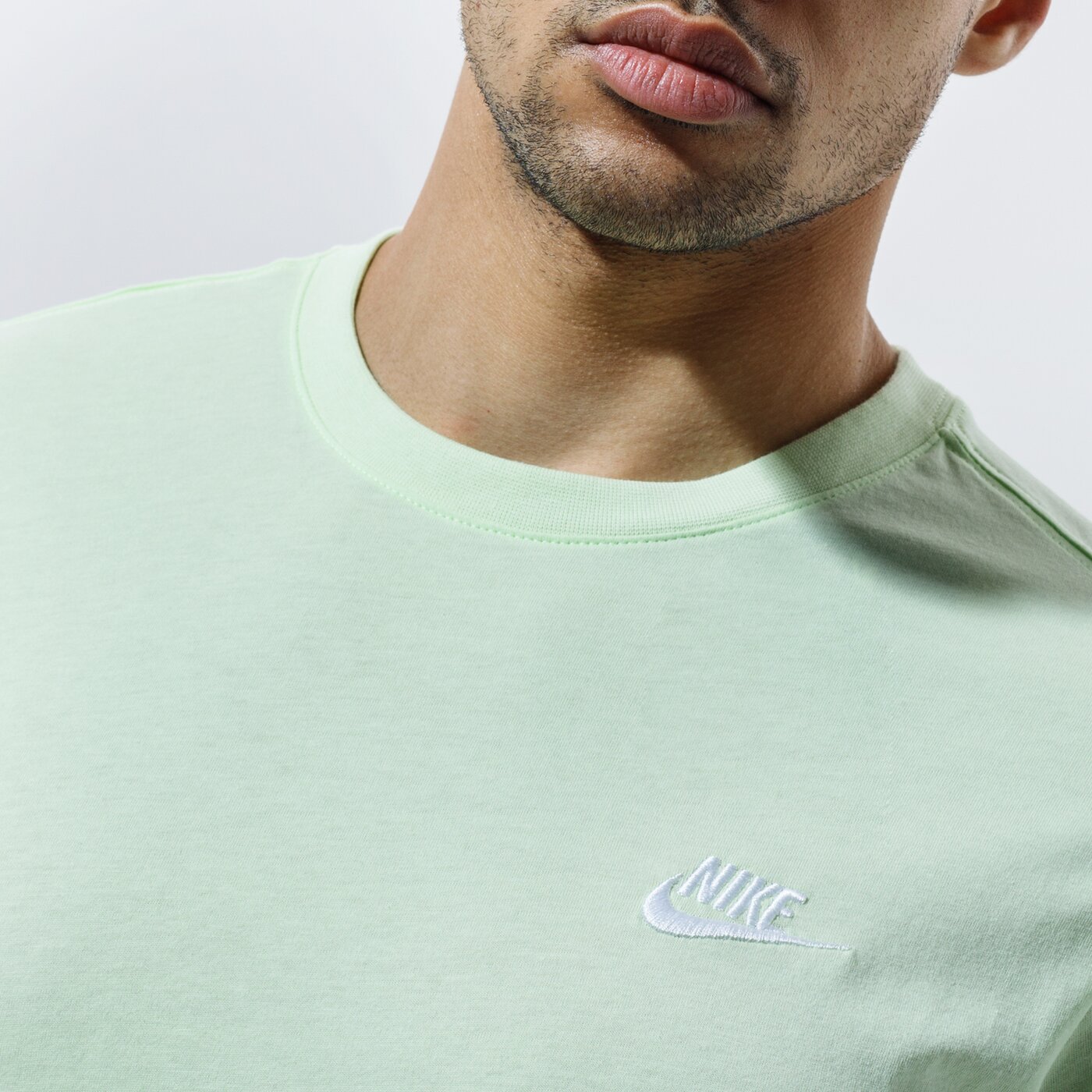 Мъжка тениска NIKE ТЕНИСКА SPORTSWEAR CLUB ar4997-383 цвят зелен